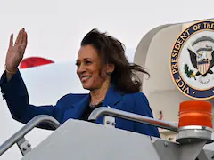 Kamala Harris Arrives In Chicago Ahead Of Democratic Convention