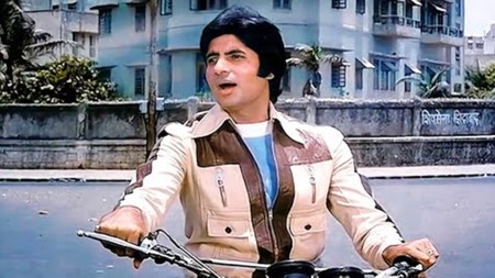 Amitabh Bachchan says he is ‘scared’ of bikes as he recalls shooting for Muqaddar Ka Sikandar song: ‘Humari haalat bahut nazuk thi’