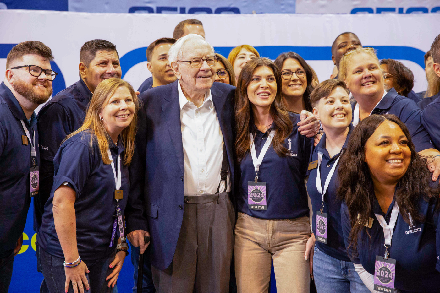 Warren Buffett leads Berkshire Hathaway to new heights at age 94