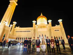 PM Modi, On Historic Visit To Brunei, Goes To Iconic Mosque, Meets Families