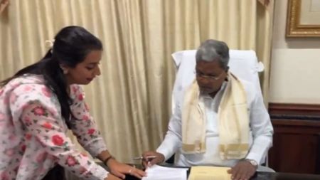 Sanjana Galrani meets Karnataka CM Siddaramaiah, requests formation of Sandalwood Woman Artist Association