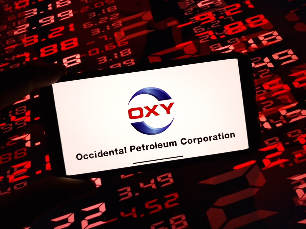 Occidental Petroleum Stock: Is OXY Outperforming the Energy Sector?