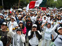 Protesters Invade Mexican Senate, Forcing Halt To Reform Debate