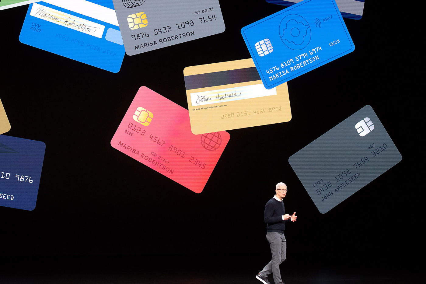 Apple is in talks with JPMorgan for bank to take over card from Goldman Sachs