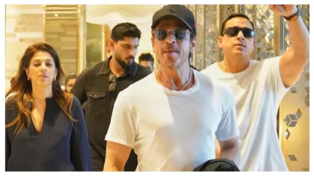 Shah Rukh Khan receives grand welcome in Abu Dhabi as he arrives to host award night. Watch